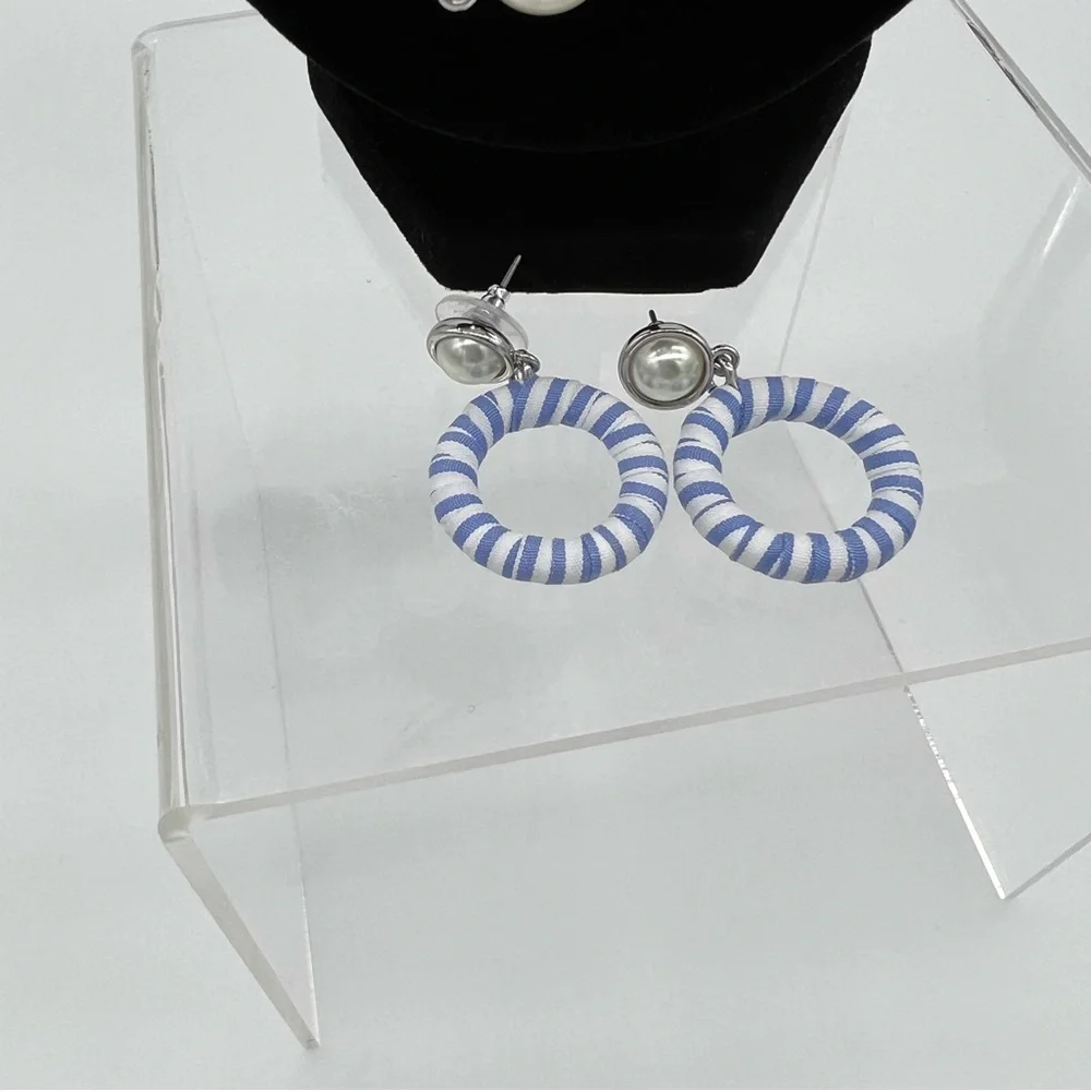Liz Claiborne Set of Faux Pearls Blue Stripe Stone & Earrings - Picture 3 of 6